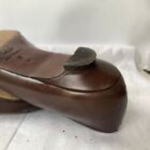 Albert Nipon Brown Leather Pointed Toe Kitten Heels Floral Detail - Size 8 Spain - Picture 10 of 12